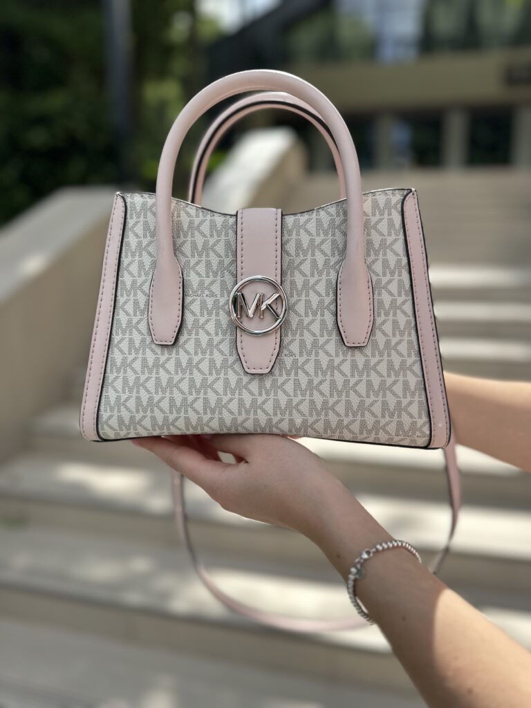 Gabby Small Logo Satchel у кольорі Powder Blush Multi - жіноча сумочка Michael Kors