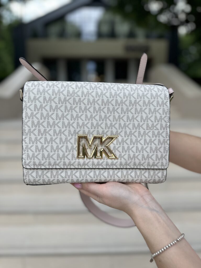Mimi Medium Logo Messenger Bag у кольорі Powder Blush Multi - жіноча сумочка Michael Kors