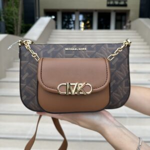Parker Large Empire Signature Logo 2-in-1 Crossbody Bag - жіноча сумочка Michael Kors з міні клатчем