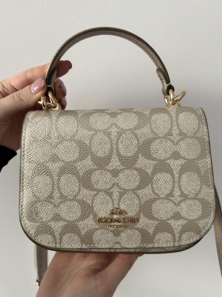 Lysa Top Handle Bag In Signature Canvas у кольорі Champagne Multi - жіноча сумочка Coach