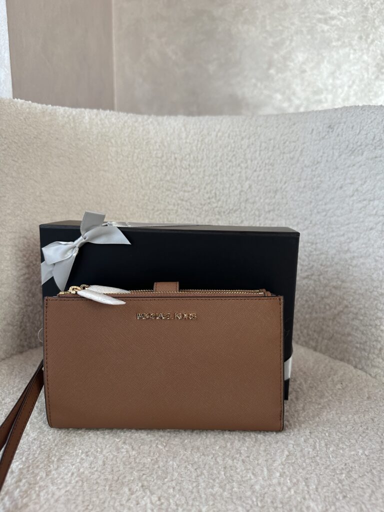 Jet Set Large Leather Smartphone Wristlet Wallet у кольорі Luggage - жіночий гаманець Michael Kors