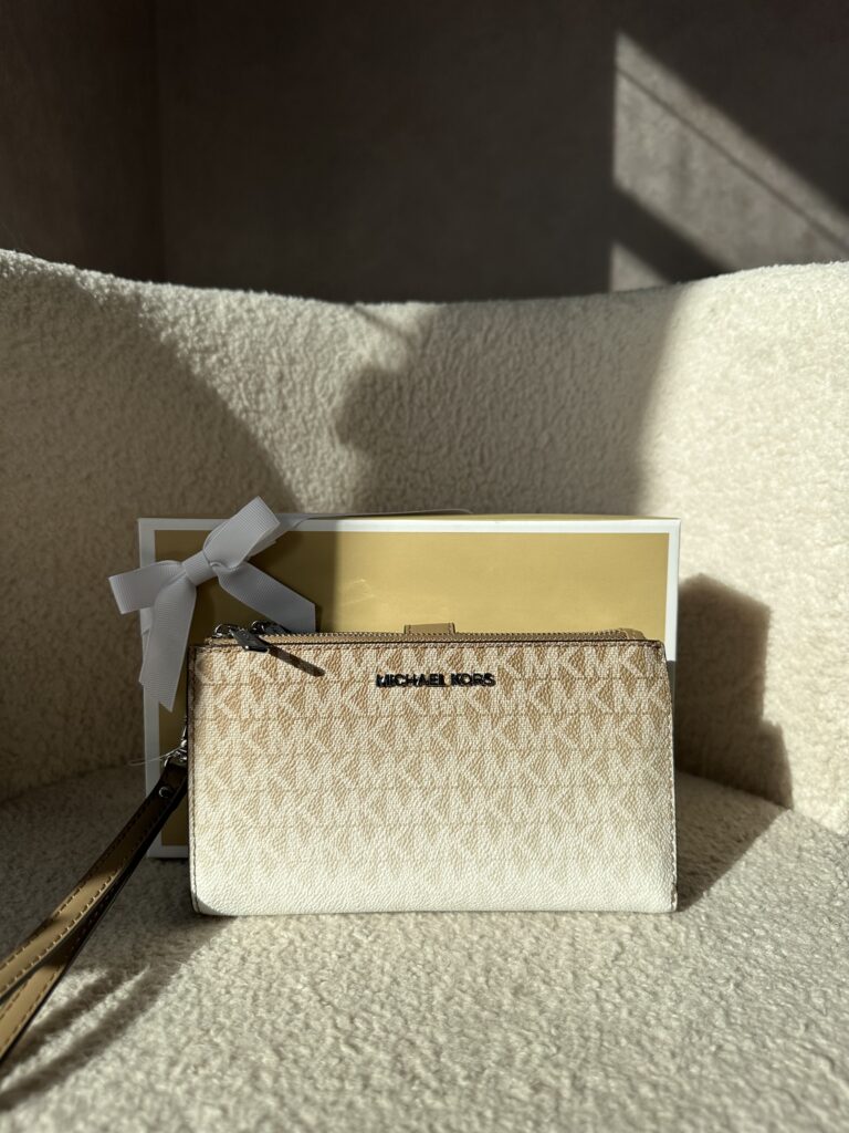 Jet Set Large Ombré Signature Logo Wristlet у кольорі Husk - жіночий гаманець Michael Kors