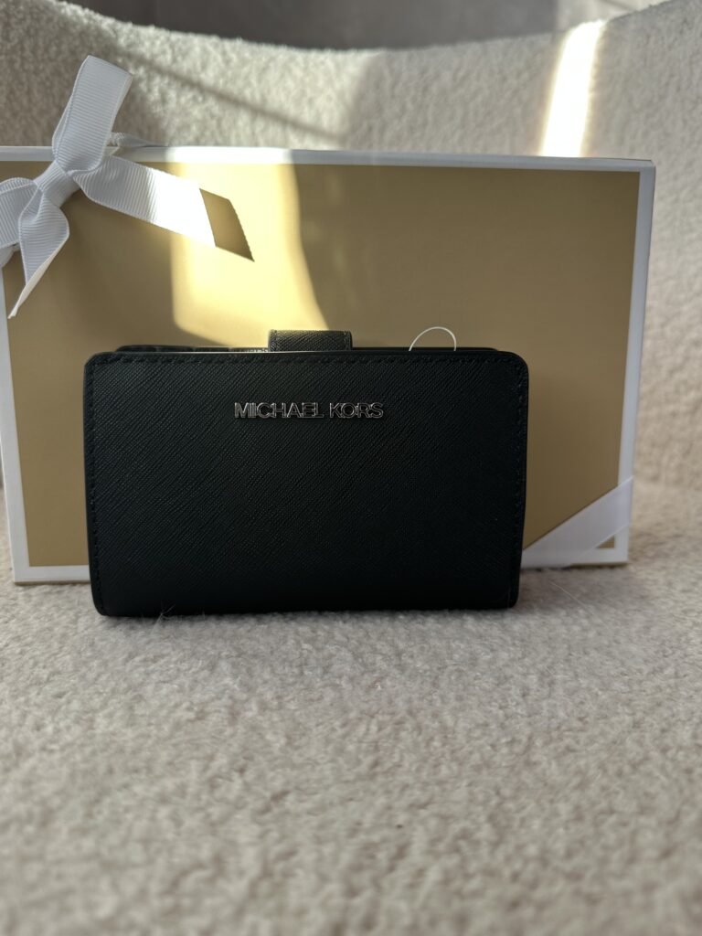 Jet Set Medium Saffiano Leather Wallet у кольорі Black - жіночий гаманець Michael Kors