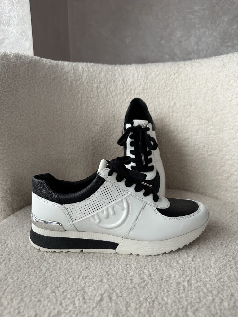 Allie Perforated Leather Trainer у кольорі White Black - жіночі кросівки Michael Kors