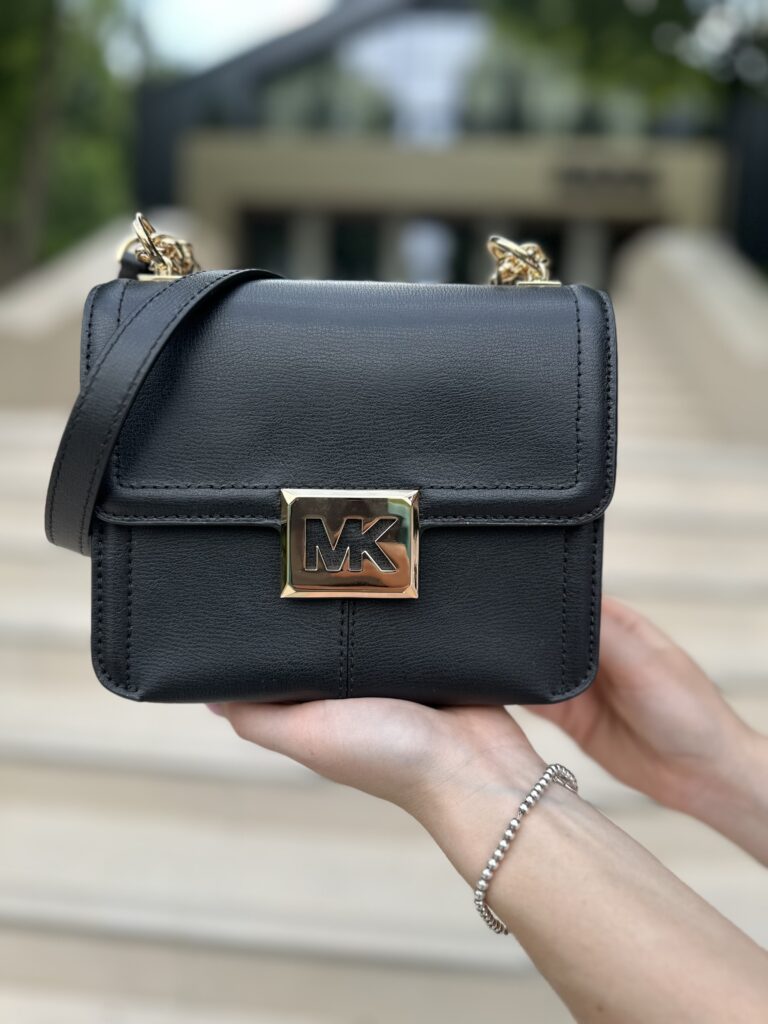 Sonia Small Leather Shoulder Bag у кольорі Black - жіноча сумочка Michael Kors