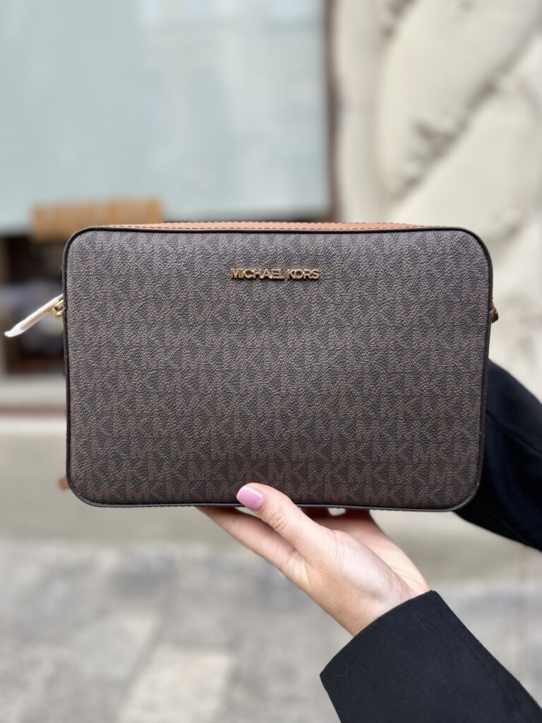 Jet Set Large Printed Logo Crossbody Bag у кольорі Brown Logo - жіноча сумочка Michael Kors