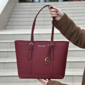 Jet Set Travel Small Saffiano Leather Top-Zip Tote Bag у кольорі Cherry - жіноча сумочка Michael Kors