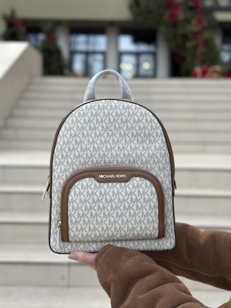 Jaycee Medium Logo Backpack у кольорі Vanilla - жіночий рюкзак Michael Kors
