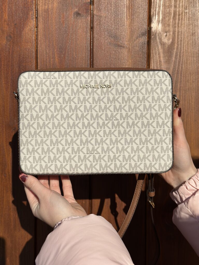 Jet Set Large Printed Logo Crossbody Bag у кольорі Vanilla - жіноча сумочка Michael Kors