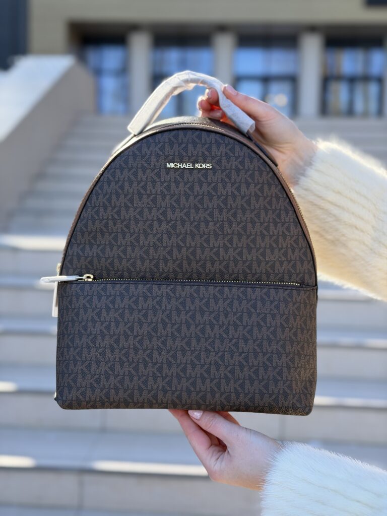 Sheila Medium Logo Backpack у кольорі Brown - жіночий рюкзак Michael Kors