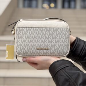 Jet Set Small Signature Logo Camera Crossbody Bag у кольорі Light Cream Multi - жіноча сумочка Michael Kors