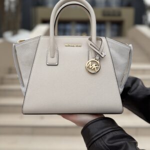 Avril Small Pebbled Leather Satchel у кольорі Light Cream - жіноча сумочка Michael Kors