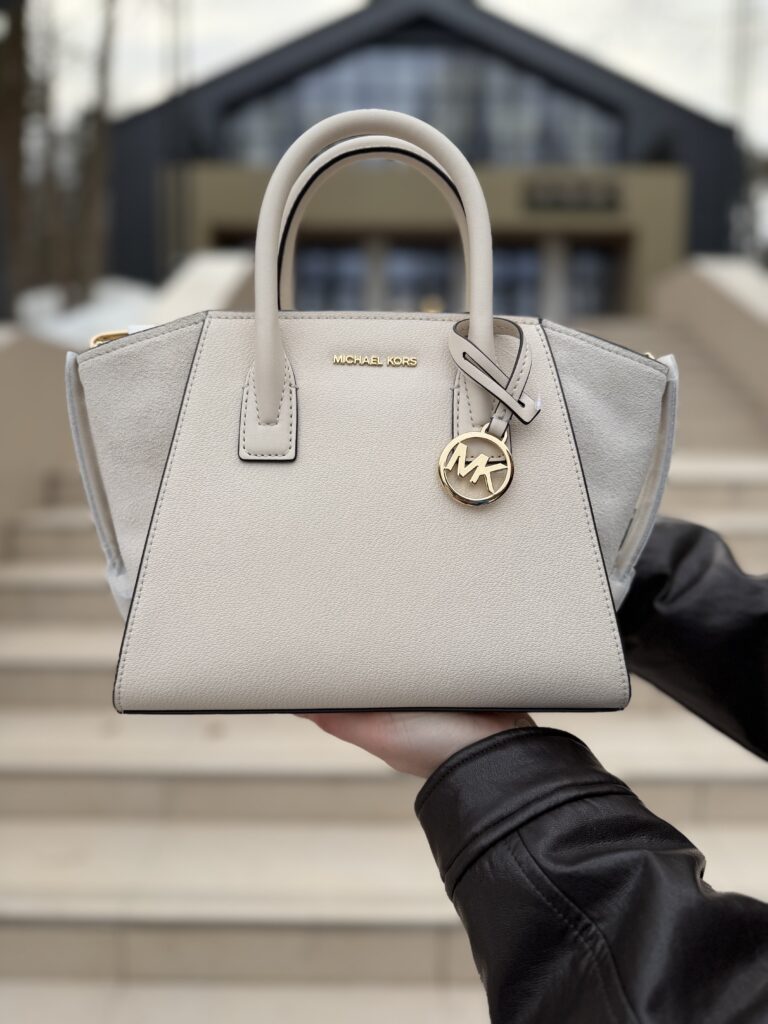 Avril Small Pebbled Leather Satchel у кольорі Light Cream - жіноча сумочка Michael Kors