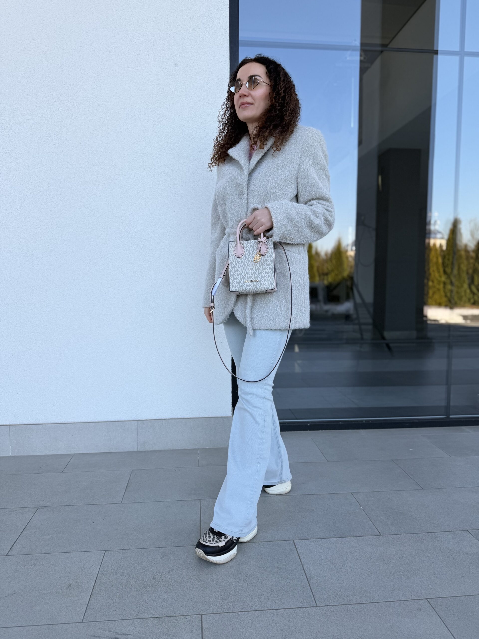 Mercer Extra-Small Logo and Leather Crossbody Bag у кольорі Powder Blush Multi - жіноча сумочка Michael Kors - Зображення 4