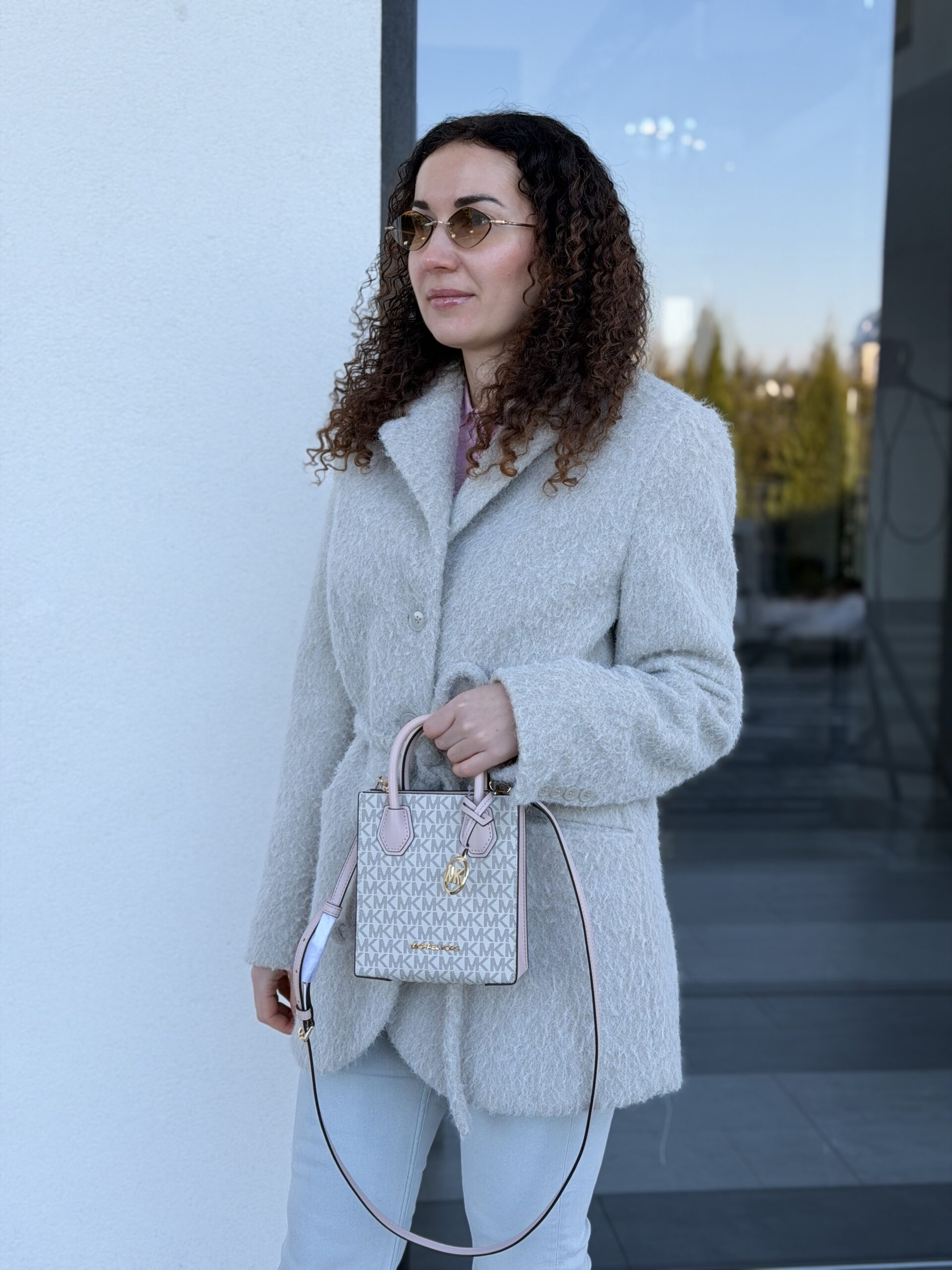 Mercer Extra-Small Logo and Leather Crossbody Bag у кольорі Powder Blush Multi - жіноча сумочка Michael Kors - Зображення 6