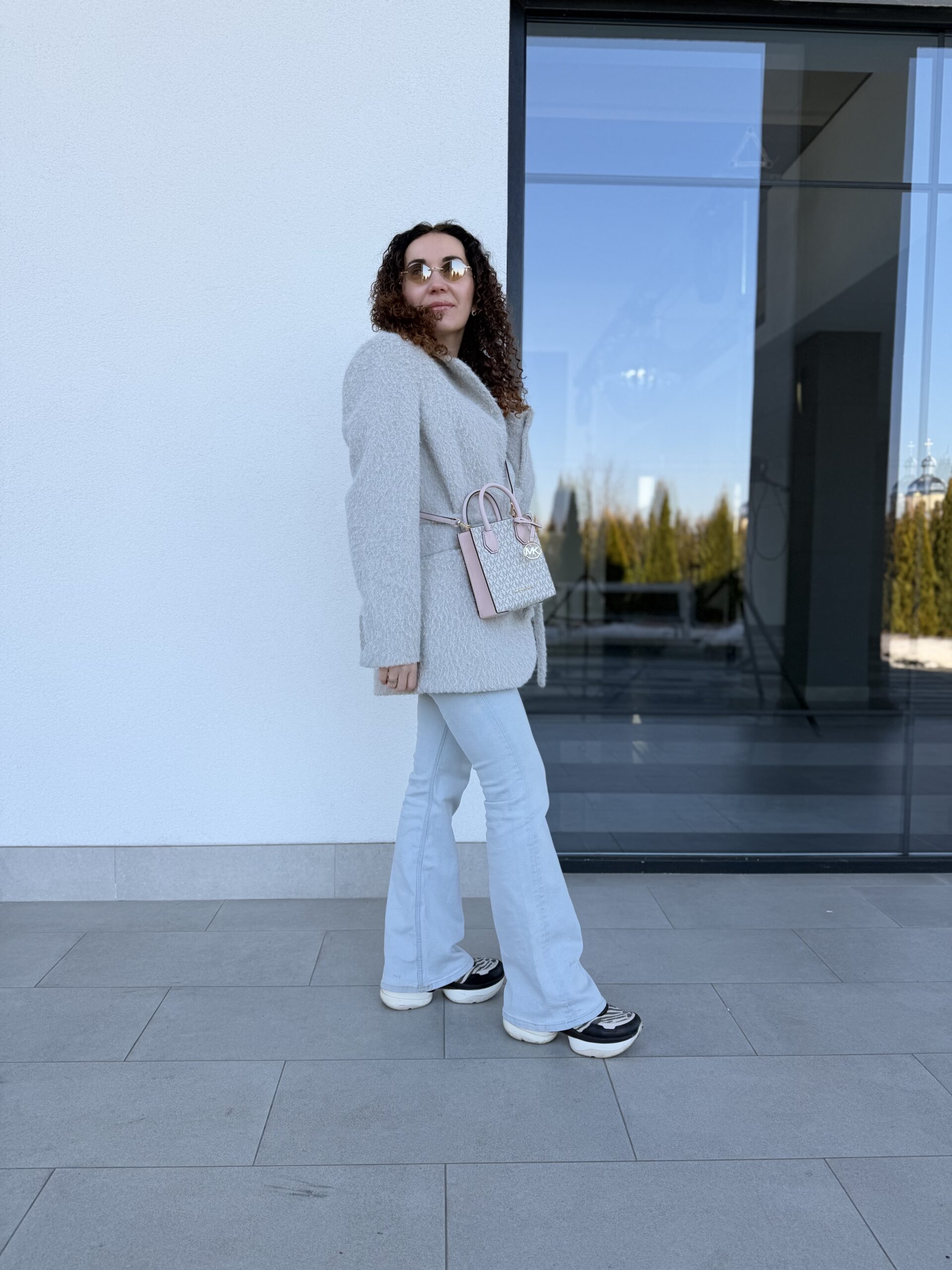 Mercer Extra-Small Logo and Leather Crossbody Bag у кольорі Powder Blush Multi - жіноча сумочка Michael Kors - Зображення 5