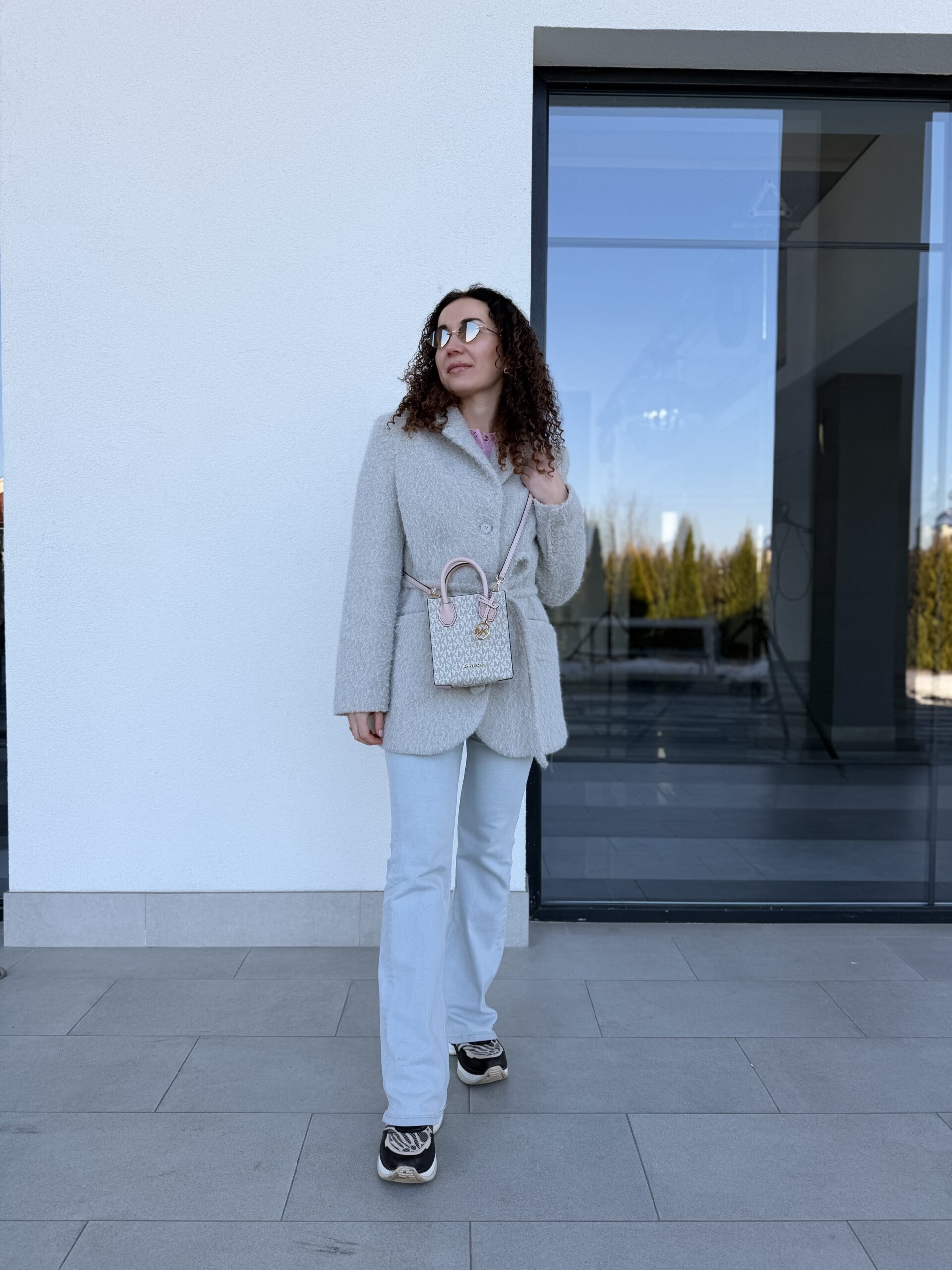 Mercer Extra-Small Logo and Leather Crossbody Bag у кольорі Powder Blush Multi - жіноча сумочка Michael Kors - Зображення 2