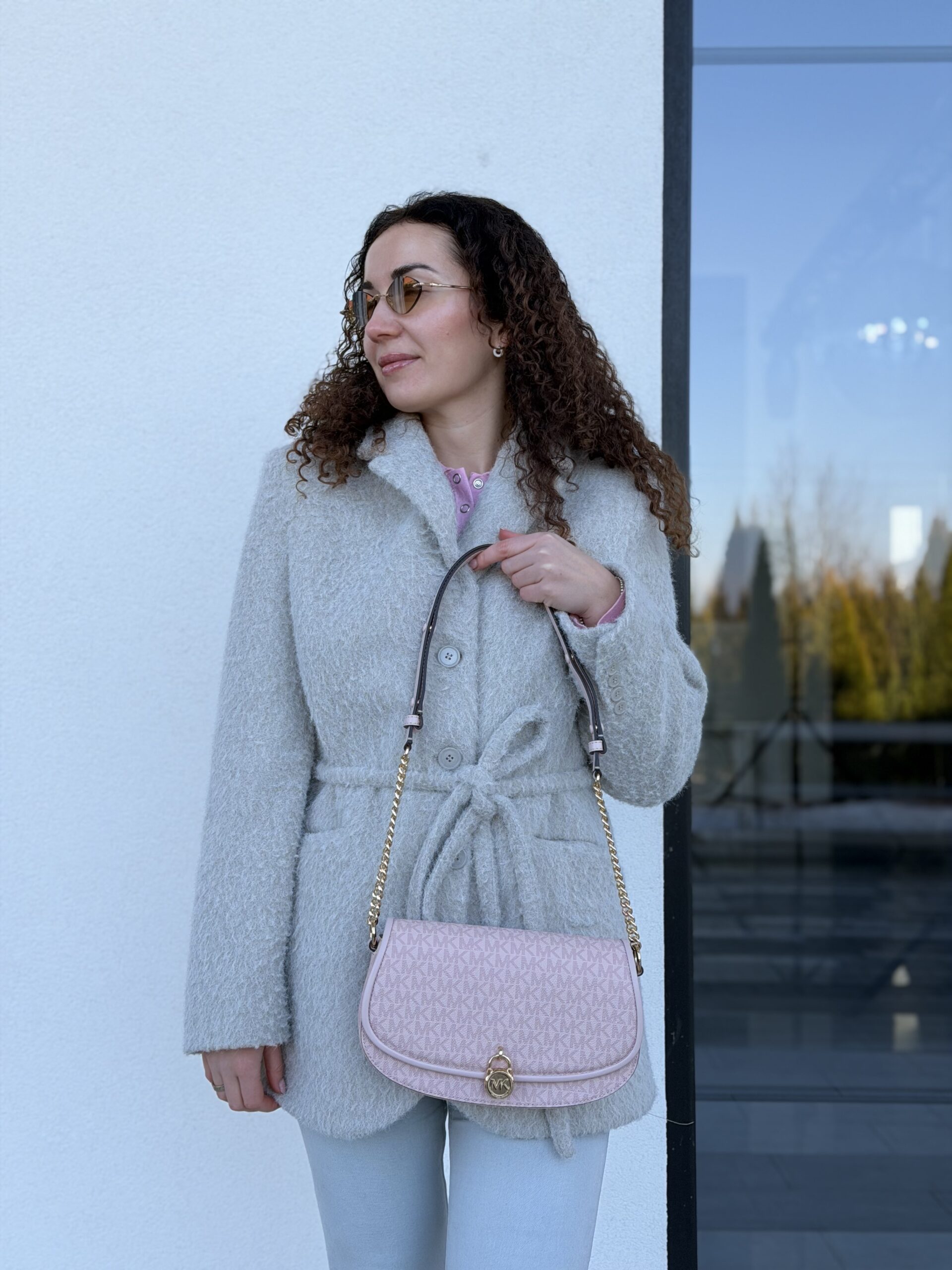 Mila Medium Signature Logo Messenger Bag у кольорі Powder Blush - жіноча сумочка Michael Kors - Зображення 7