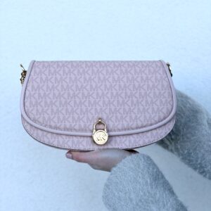 Mila Medium Signature Logo Messenger Bag у кольорі Powder Blush - жіноча сумочка Michael Kors