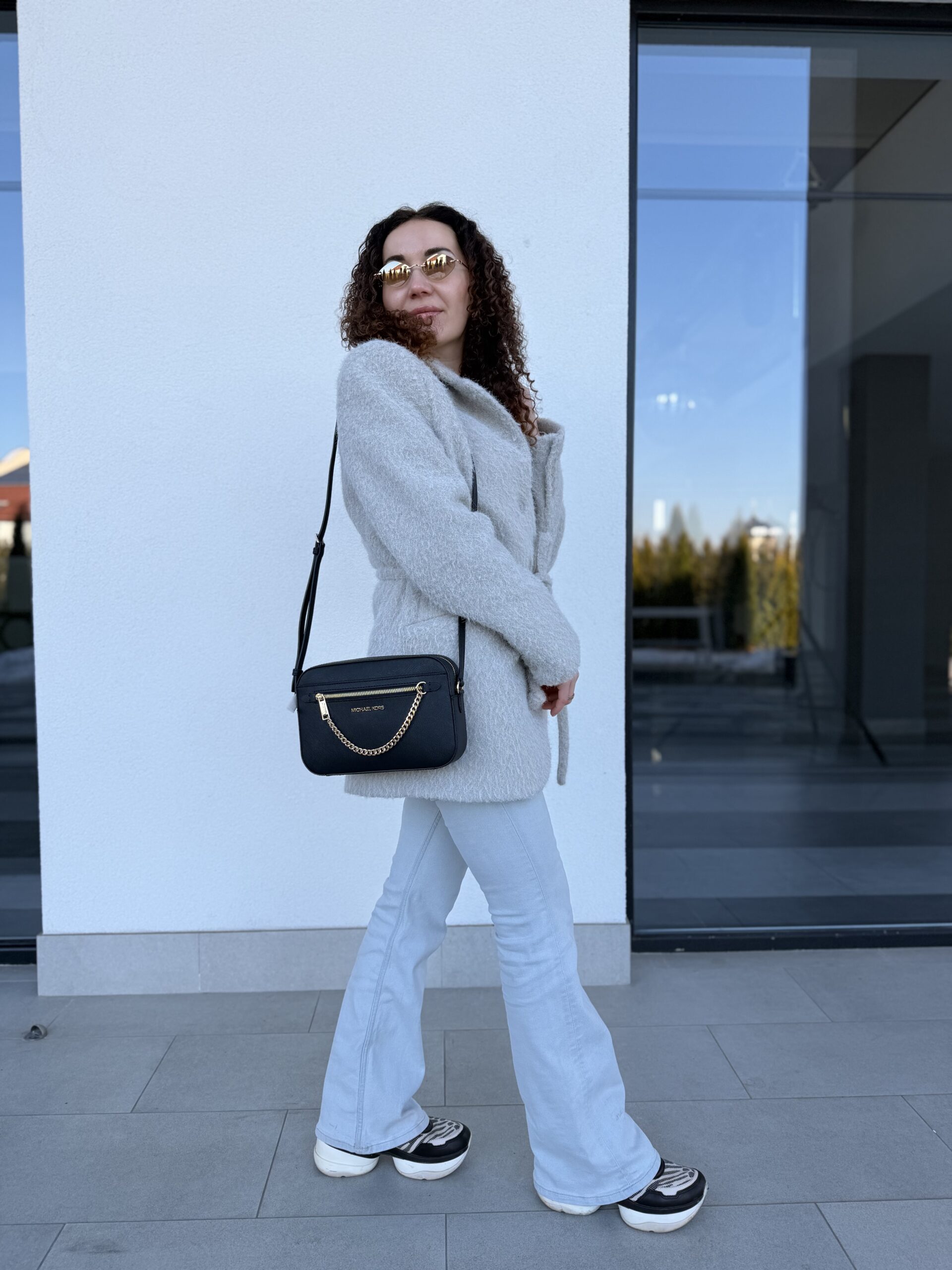 Jet Set Large Saffiano Leather Crossbody Bag у кольорі Black - жіноча сумочка Michael Kors - Зображення 2