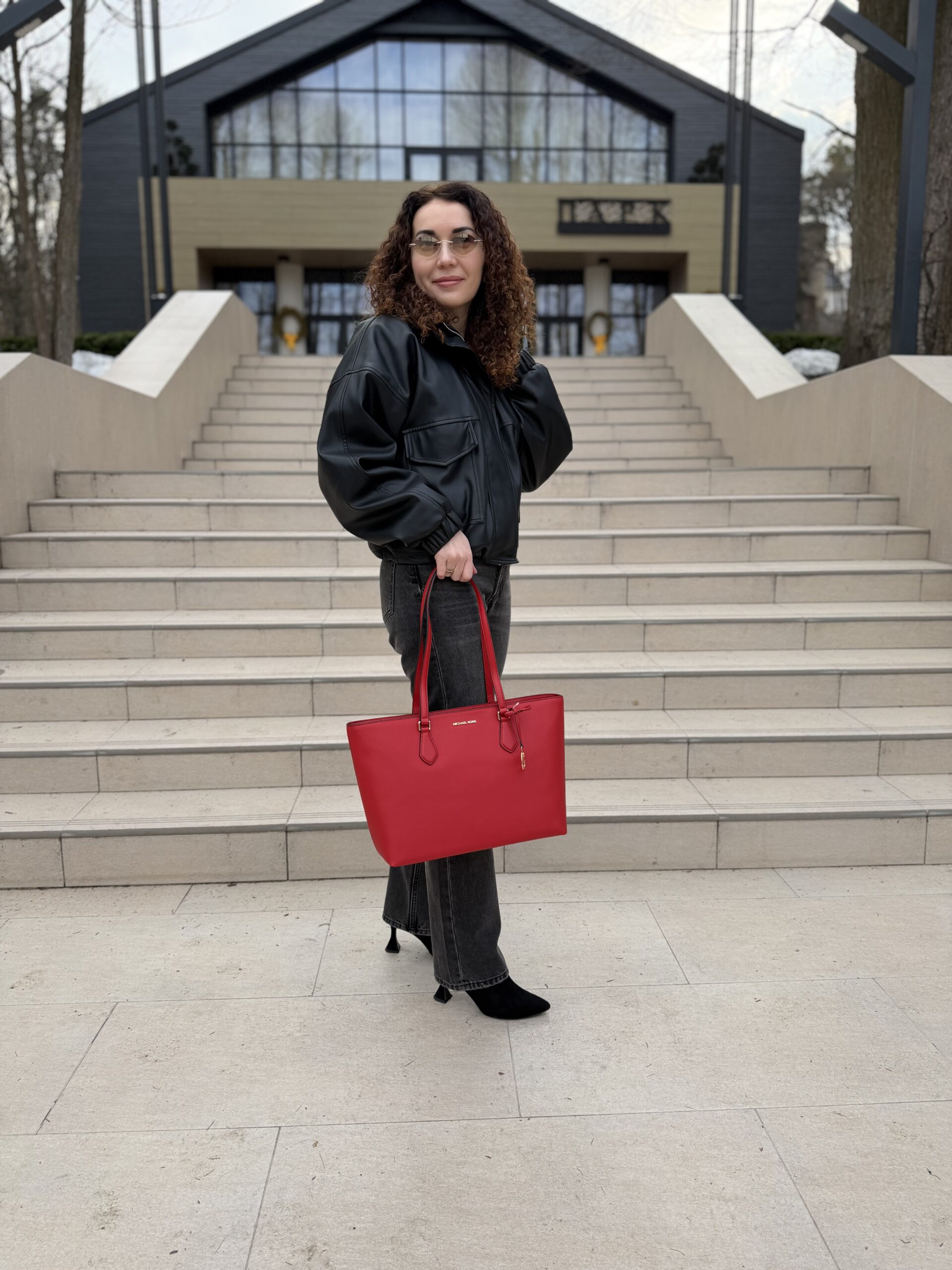 Sheila Large Tote Bag у кольорі Bright Red - жіноча сумка Michael Kors - Зображення 2