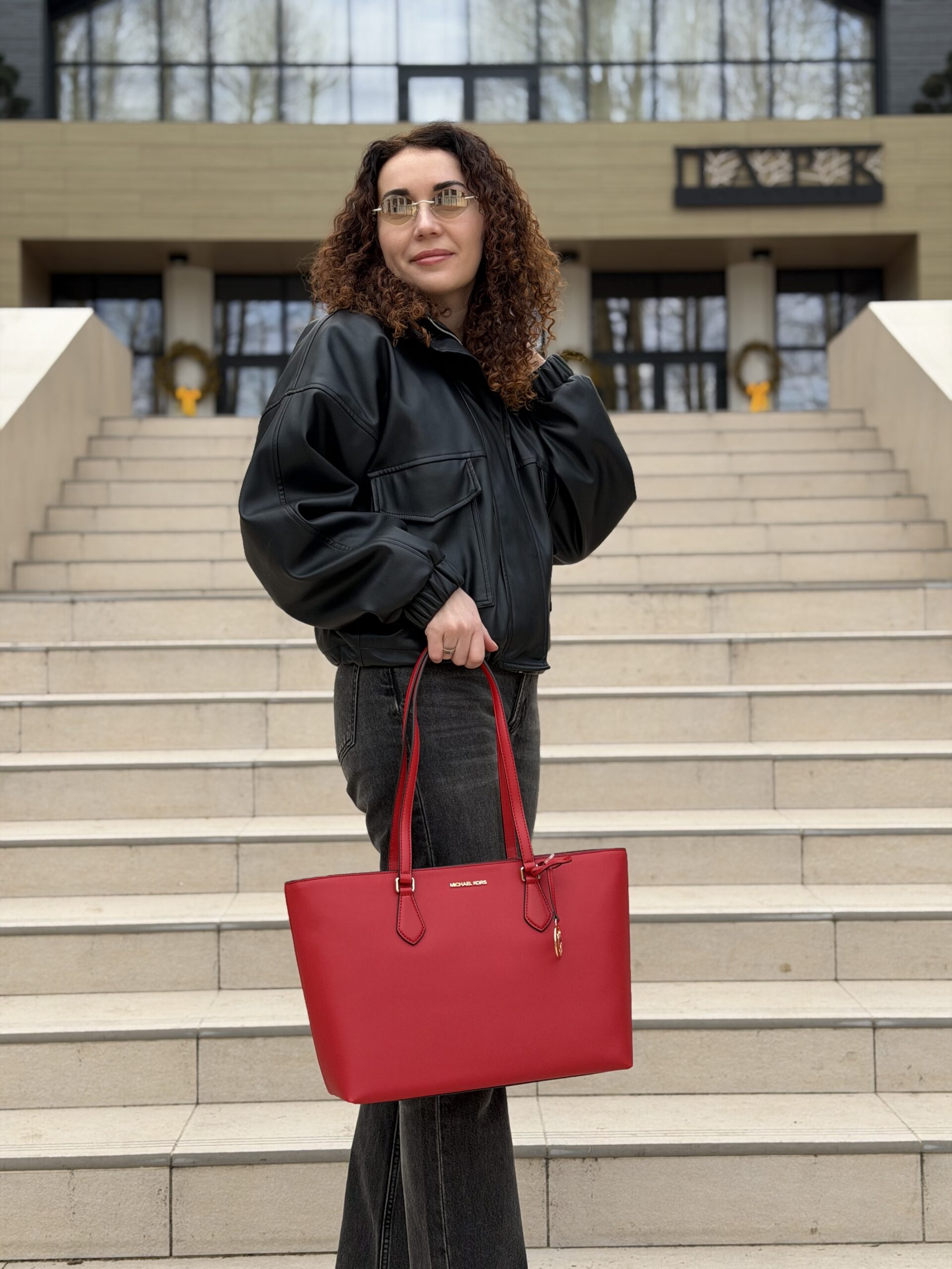 Sheila Large Tote Bag у кольорі Bright Red - жіноча сумка Michael Kors - Зображення 4