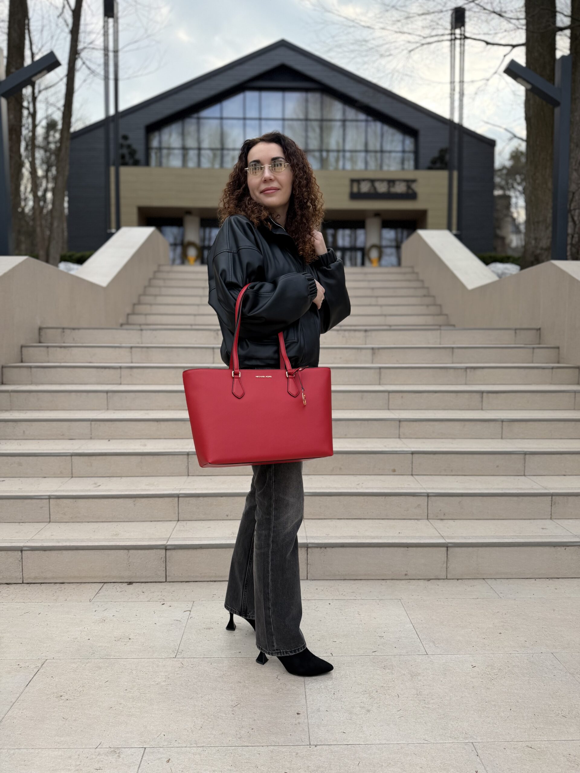 Sheila Large Tote Bag у кольорі Bright Red - жіноча сумка Michael Kors - Зображення 6