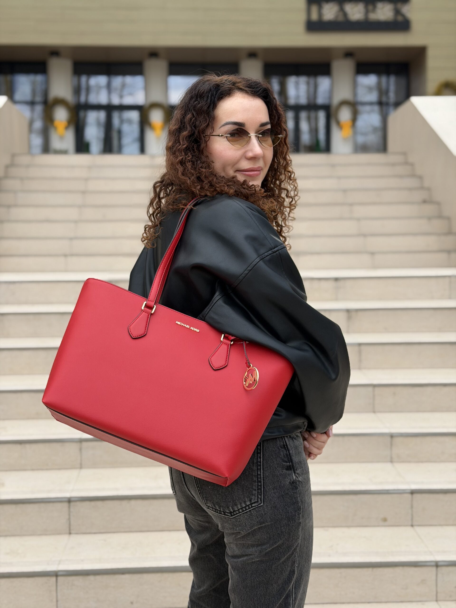 Sheila Large Tote Bag у кольорі Bright Red - жіноча сумка Michael Kors - Зображення 5