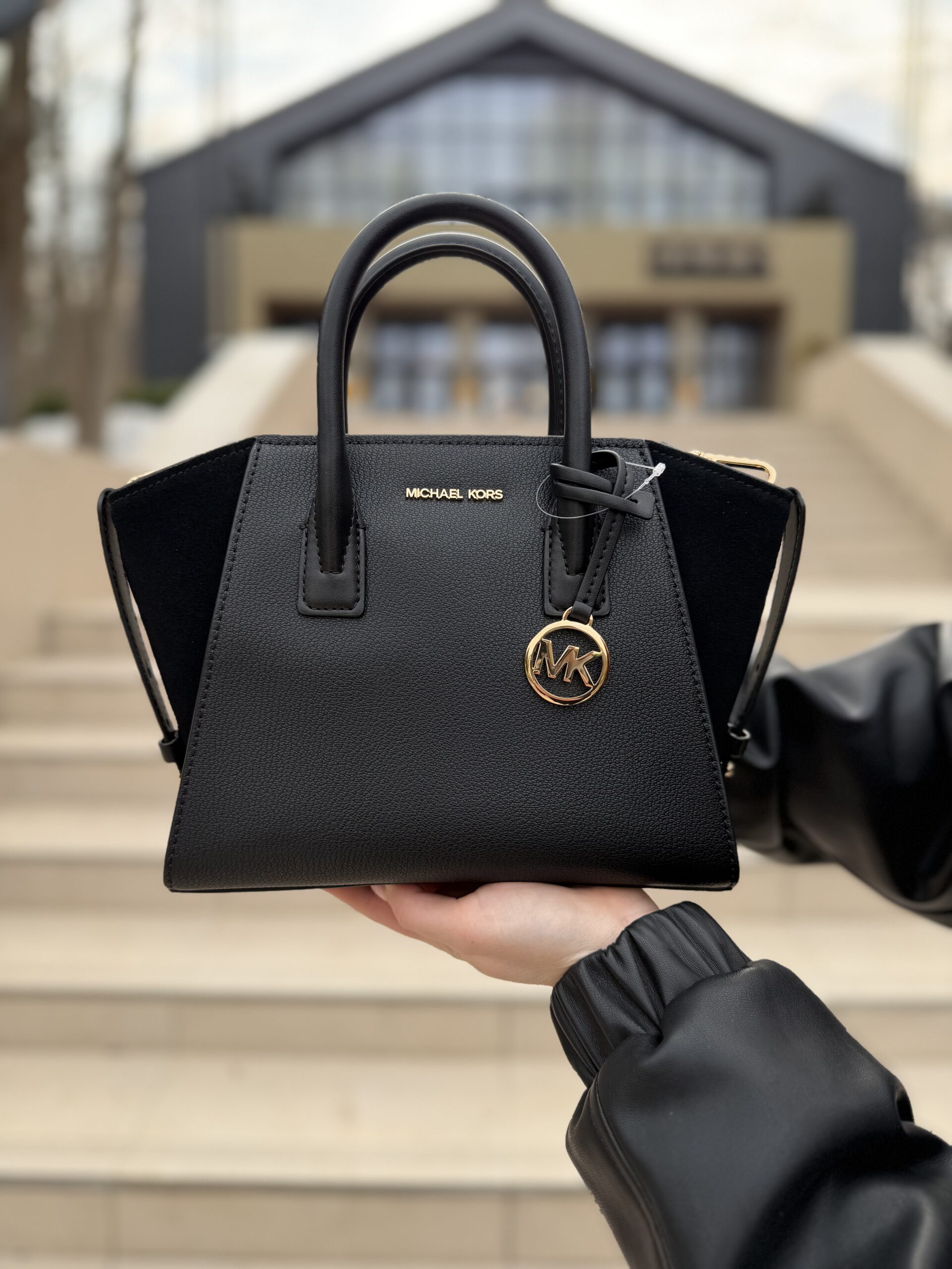 Avril Small Pebbled Leather Satchel у кольорі Black — жіноча сумка Michael Kors