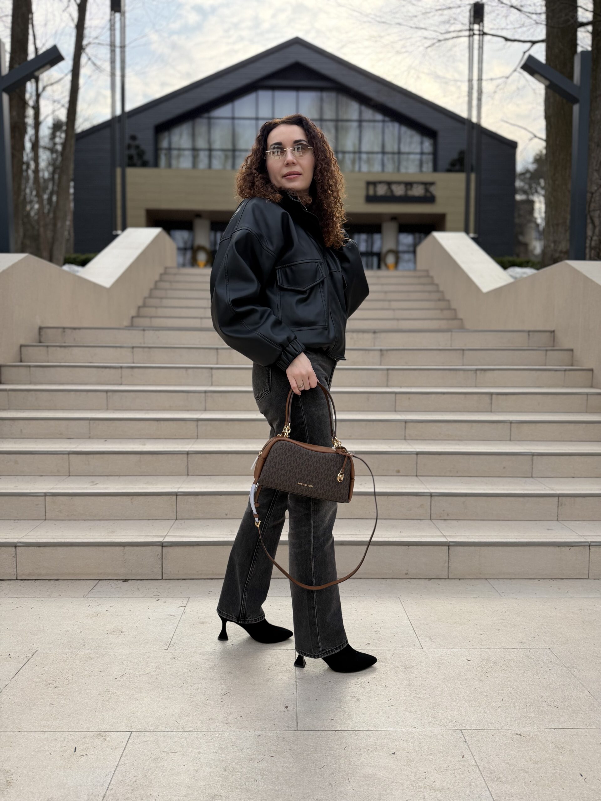 Cecily Small Signature Logo Shoulder Bag у кольорі Brown — жіноча сумка Michael Kors - Зображення 2