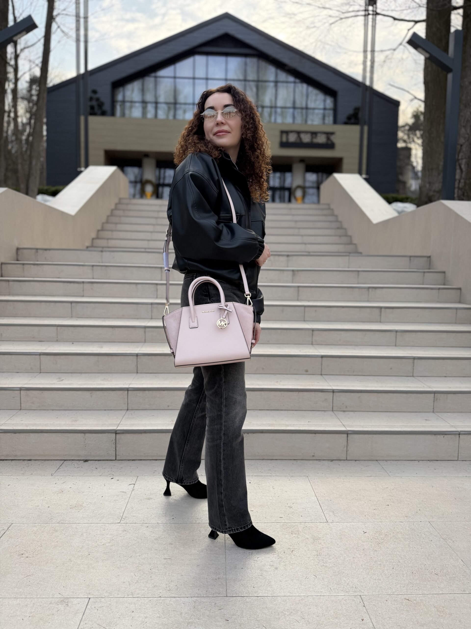 Avril Small Pebbled Leather Satchel у кольорі Powder Blush — жіноча сумка Michael Kors - Зображення 5