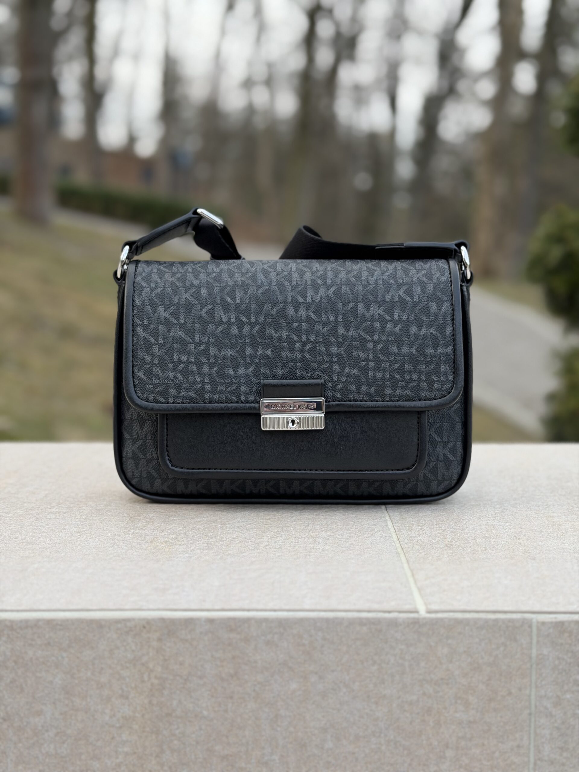 Bradshaw Medium Signature Logo Messenger Bag у кольорі Black - жіноча сумка Michael Kors - Зображення 6