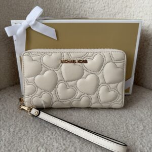 Jet Set Large Heart Embroidered Smartphone Wristlet у кольорі Light Cream — жіночий гаманець Michael Kors