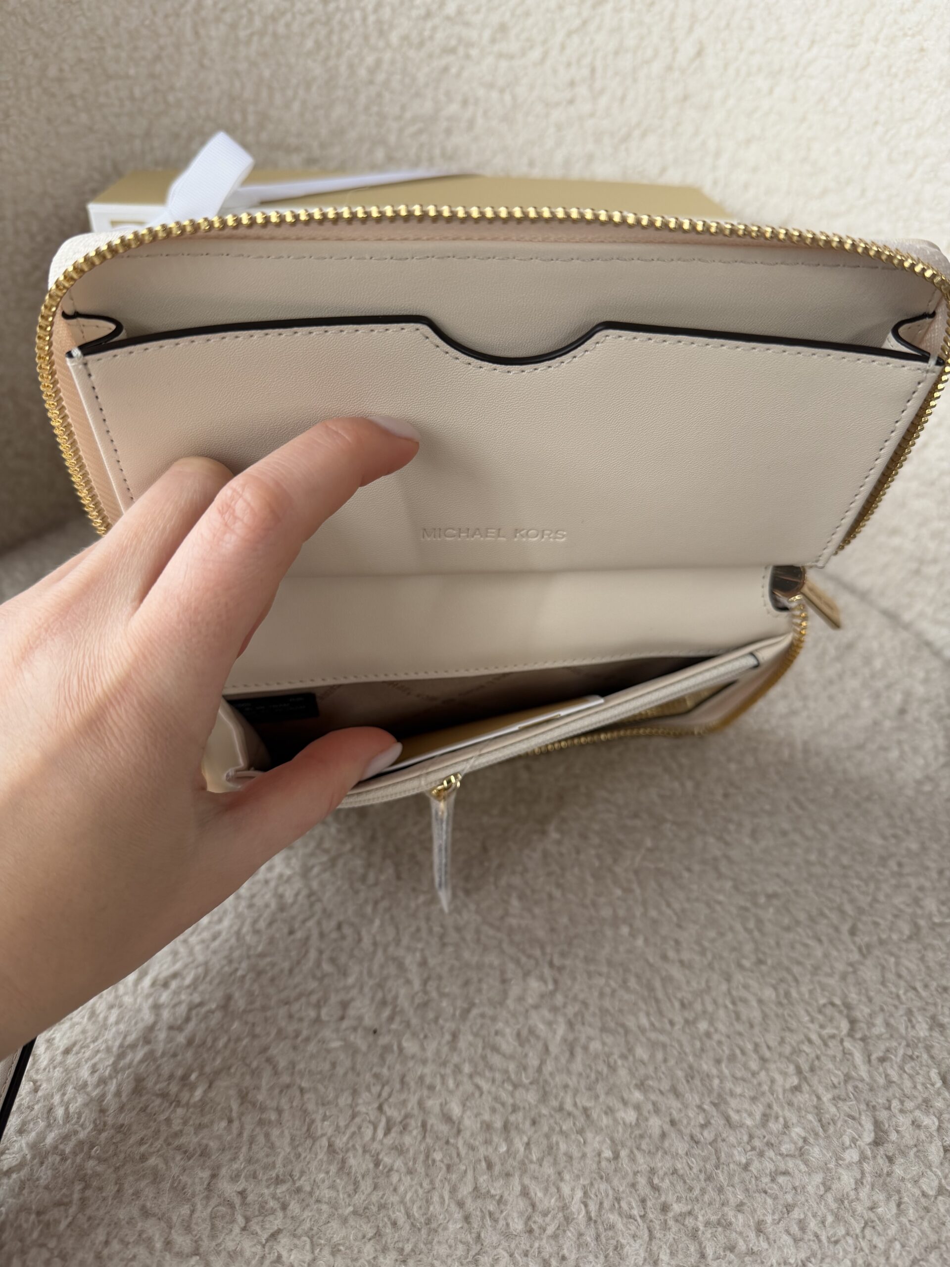Jet Set Large Heart Embroidered Smartphone Wristlet у кольорі Light Cream — жіночий гаманець Michael Kors - Зображення 4