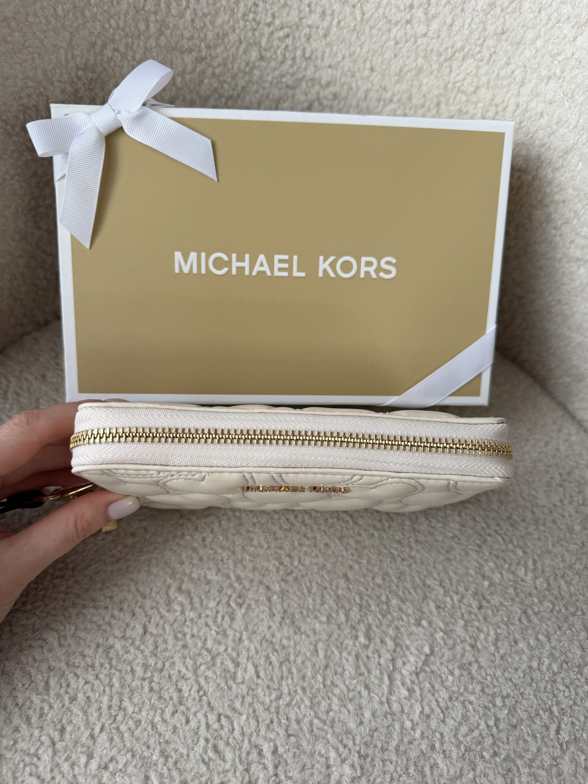 Jet Set Large Heart Embroidered Smartphone Wristlet у кольорі Light Cream — жіночий гаманець Michael Kors - Зображення 6