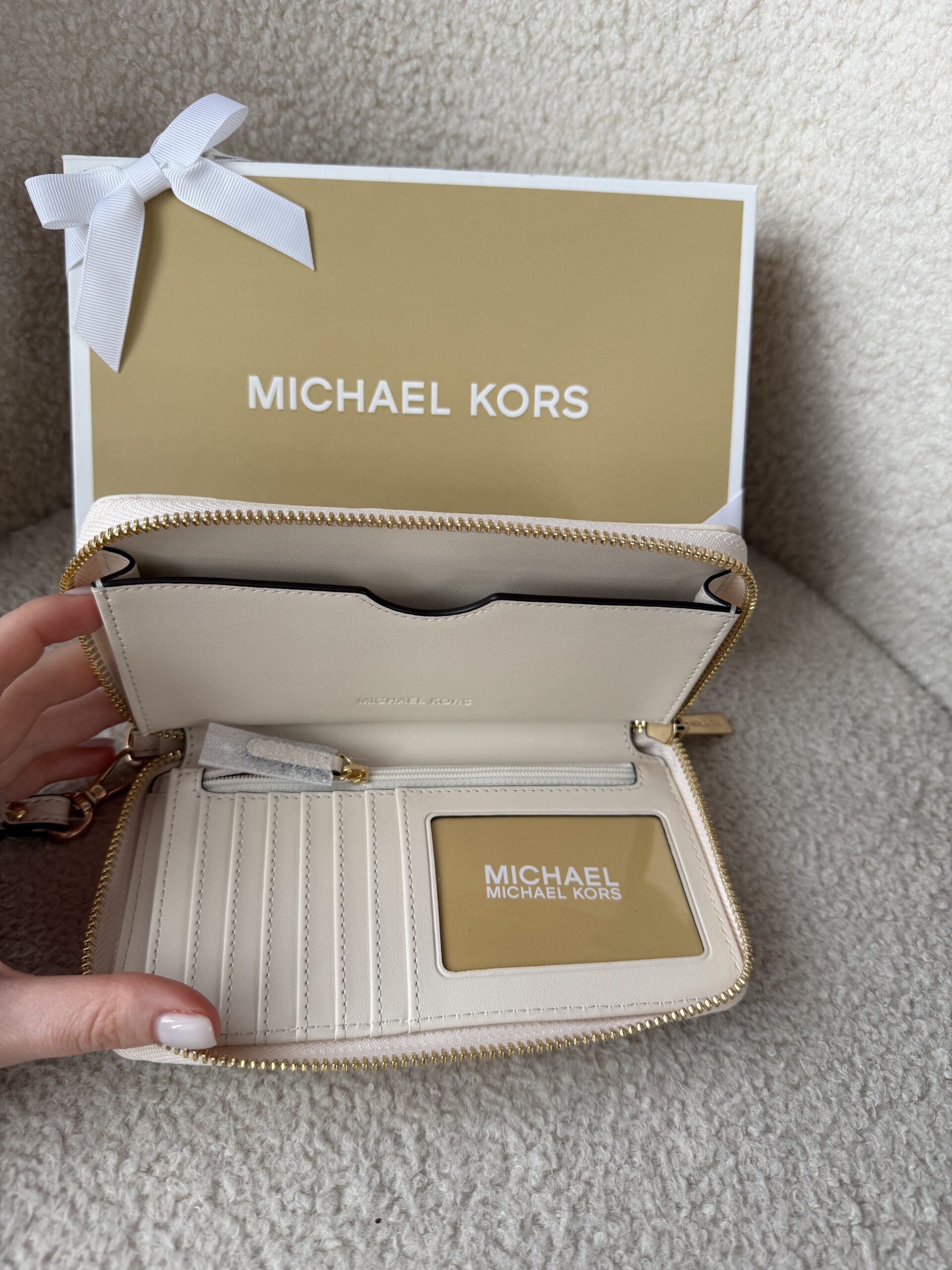 Jet Set Large Heart Embroidered Smartphone Wristlet у кольорі Light Cream — жіночий гаманець Michael Kors - Зображення 5