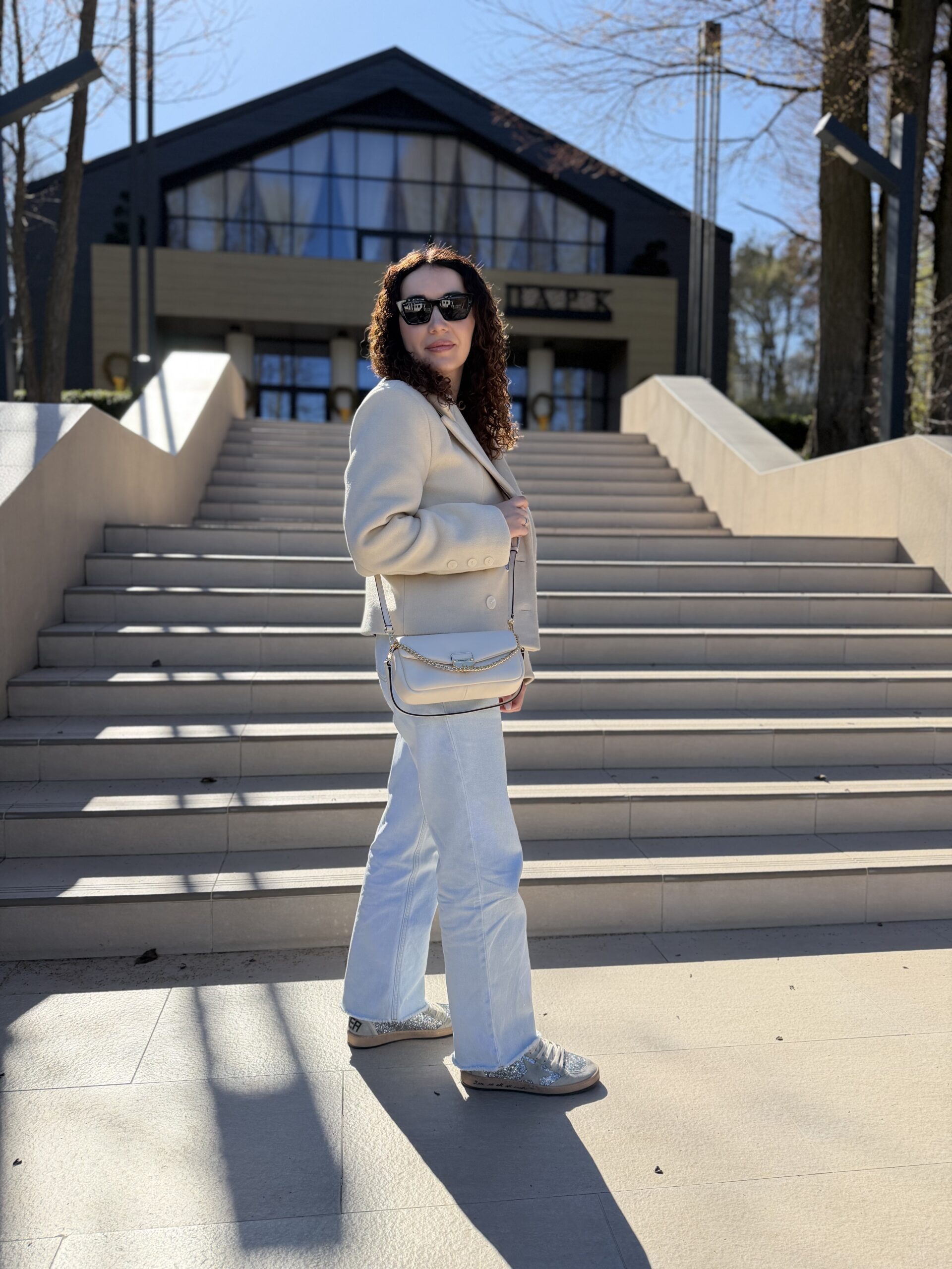 Soho Small Convertible Shoulder Bag у кольорі Light Cream — жіноча сумка Michael Kors - Зображення 2