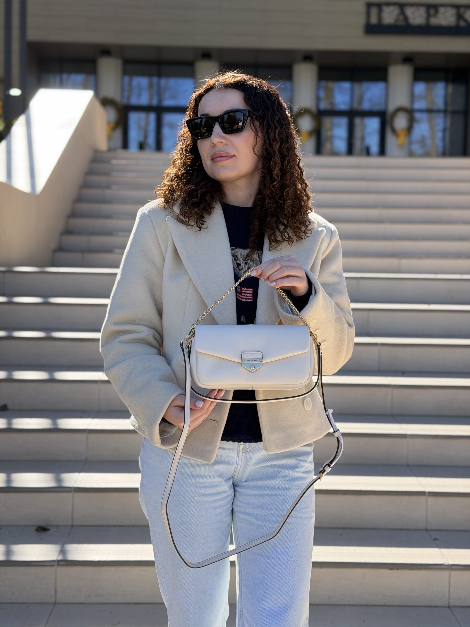 Soho Small Convertible Shoulder Bag у кольорі Light Cream — жіноча сумка Michael Kors - Зображення 5