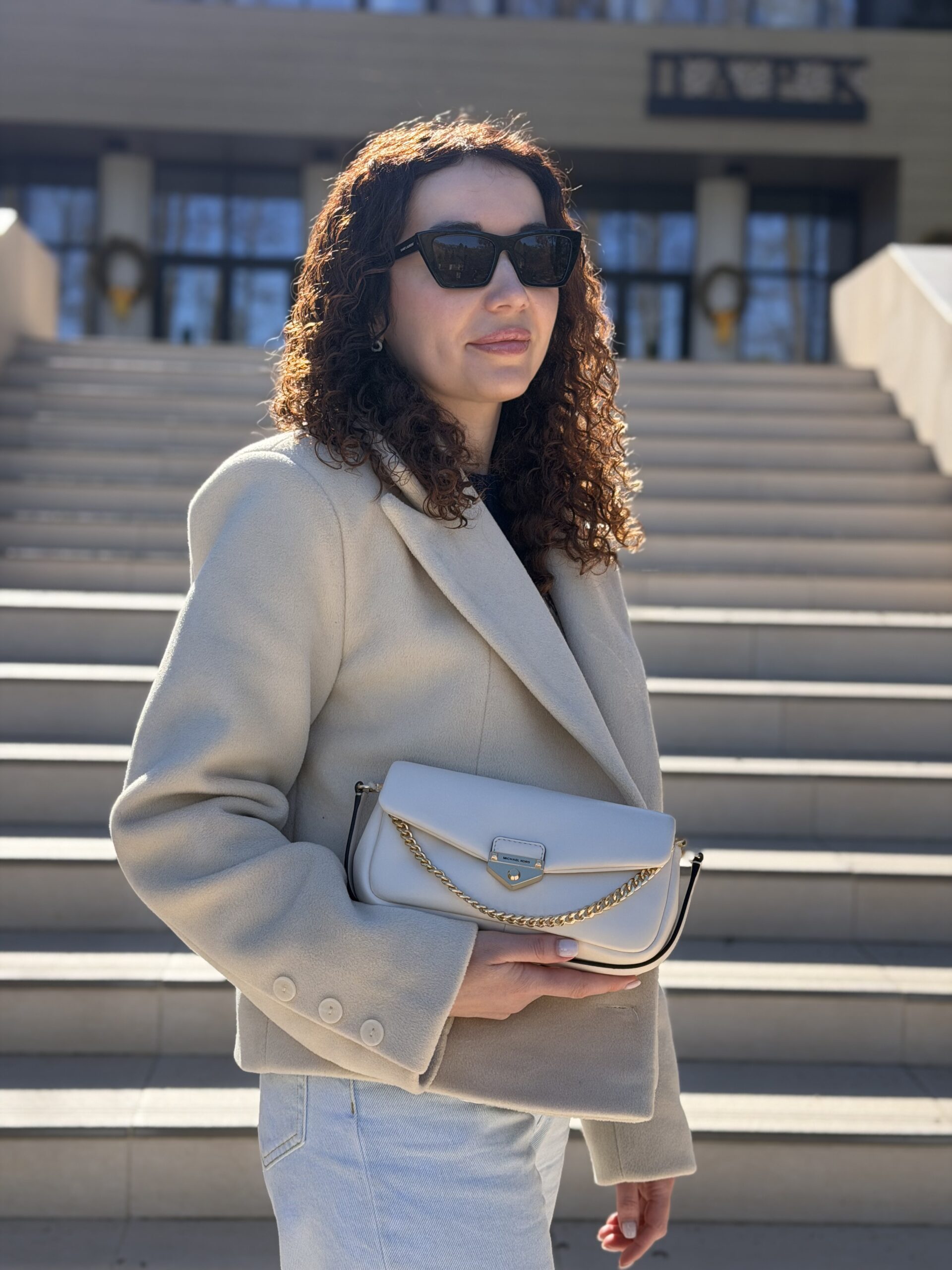 Soho Small Convertible Shoulder Bag у кольорі Light Cream — жіноча сумка Michael Kors - Зображення 8