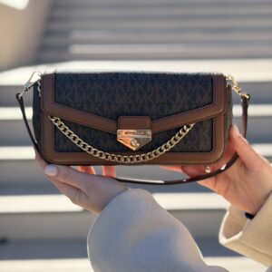 Soho Small Signature Logo Convertible Crossbody Bag у кольорі Brown — жіноча сумка Michael Kors