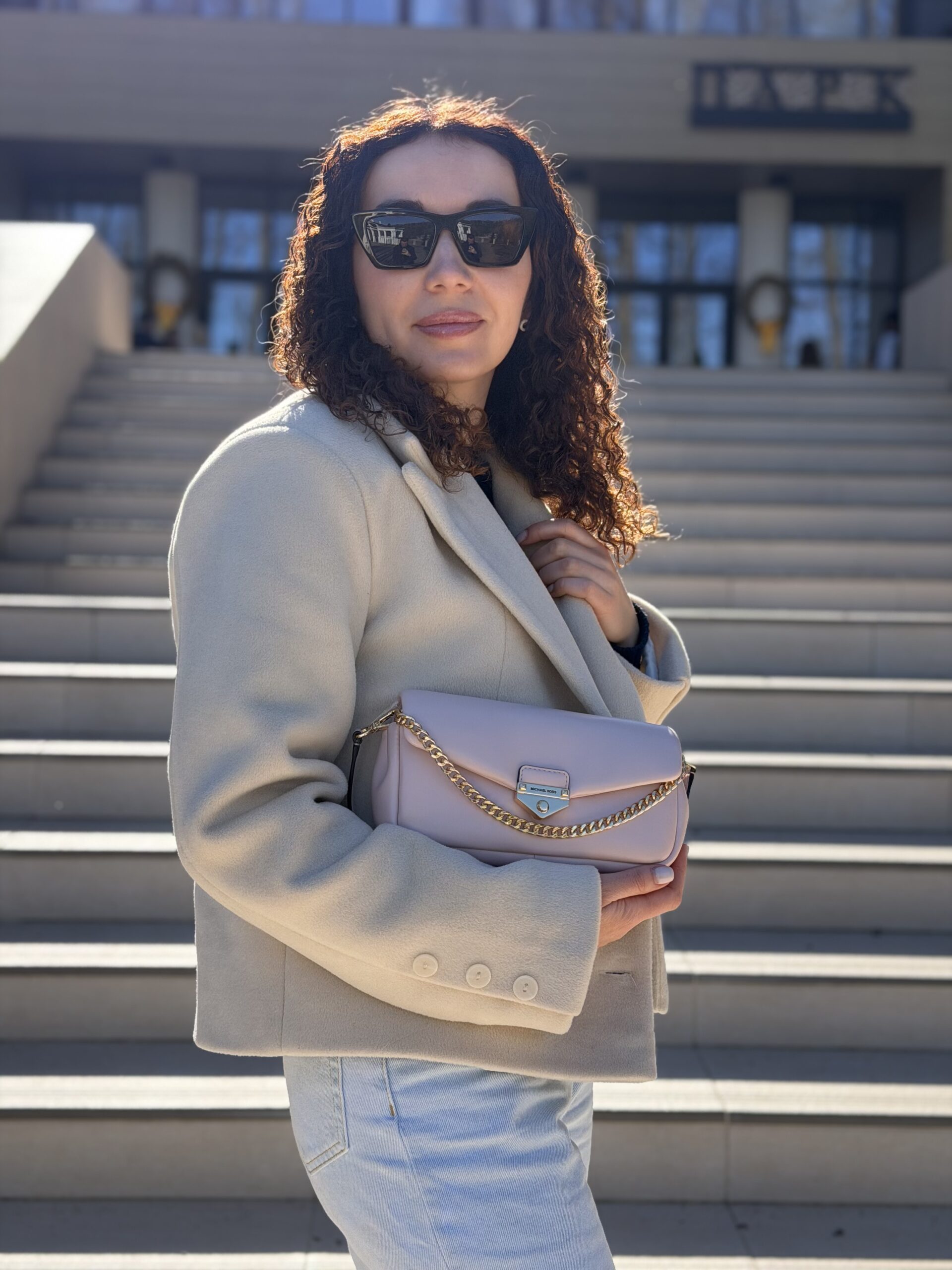 Soho Small Convertible Shoulder Bag у кольорі Powder Blush — жіноча сумка Michael Kors - Зображення 5