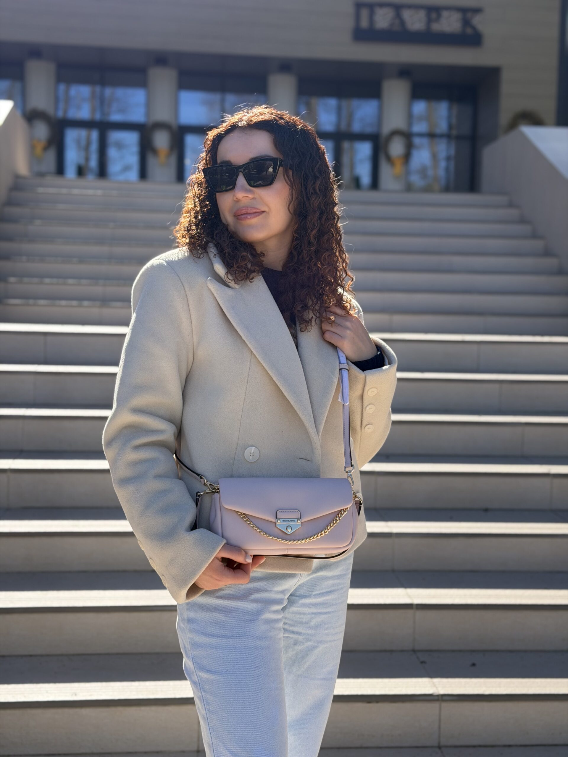 Soho Small Convertible Shoulder Bag у кольорі Powder Blush — жіноча сумка Michael Kors - Зображення 3