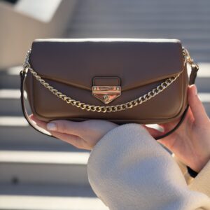 Soho Small Convertible Shoulder Bag у кольорі Honeywheat — жіноча сумка Michael Kors