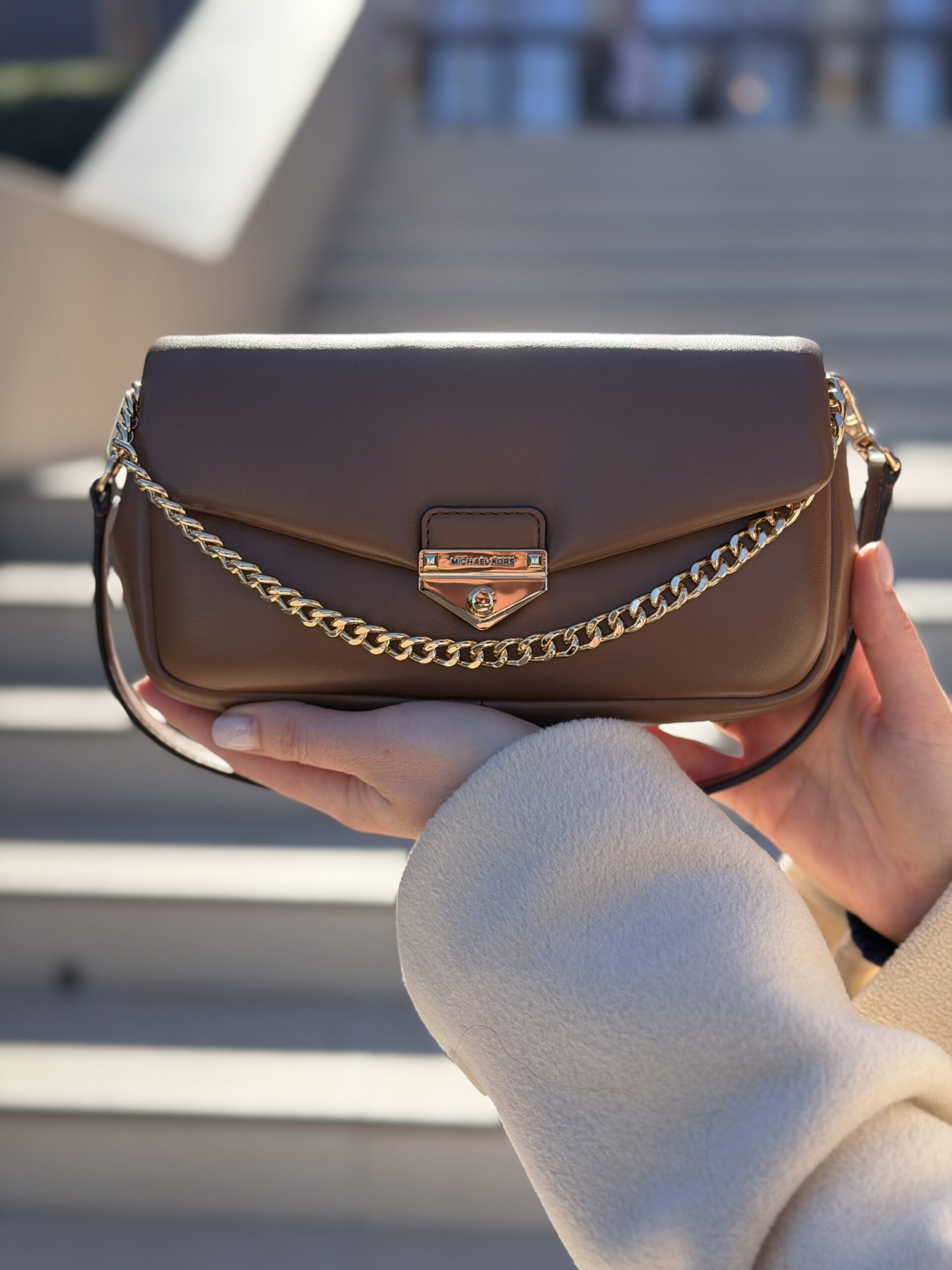 Soho Small Convertible Shoulder Bag у кольорі Honeywheat — жіноча сумка Michael Kors