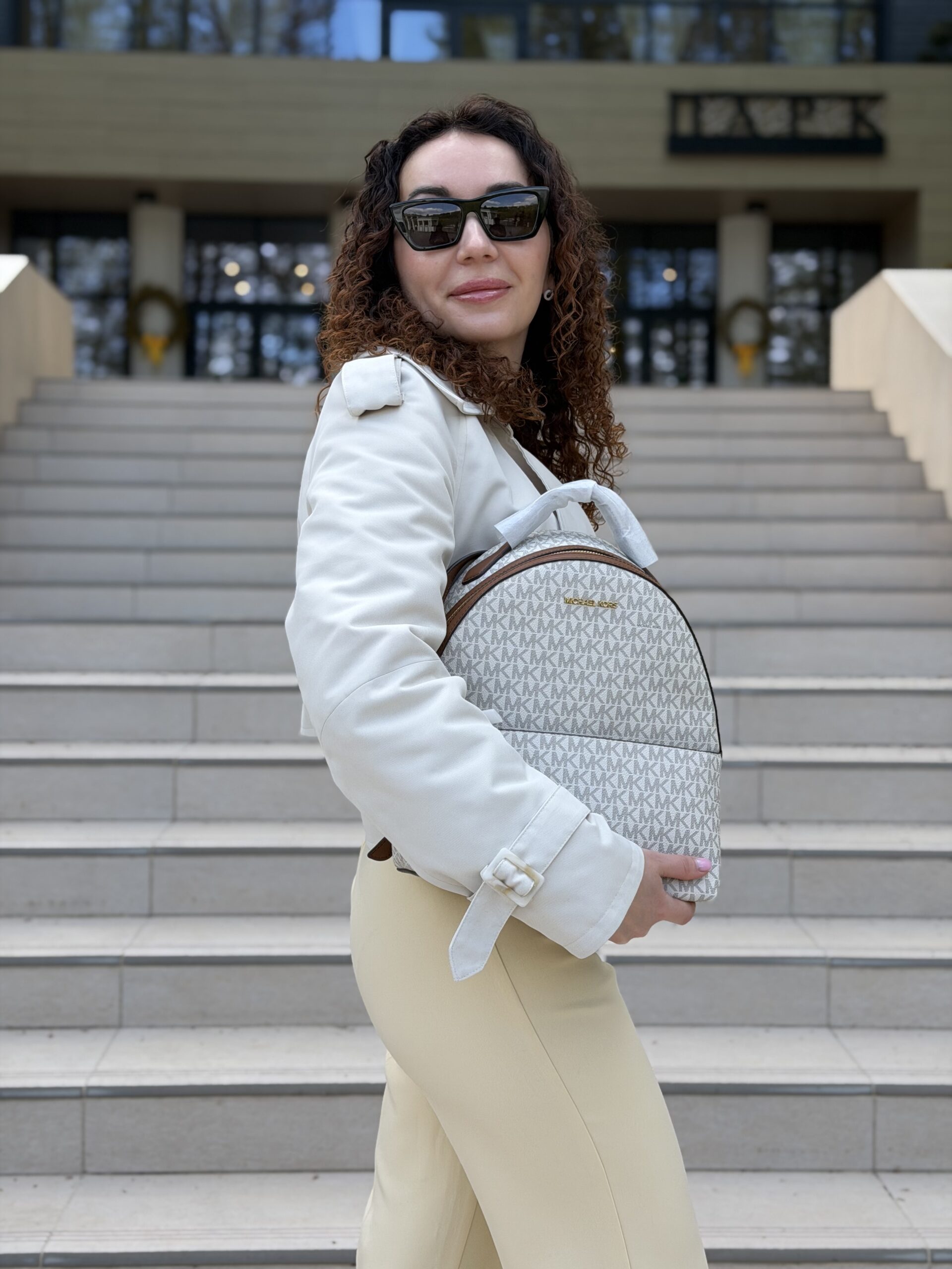 Sheila Medium Logo Backpack у кольорі Vanilla — жіночий рюкзак Michael Kors - Зображення 6