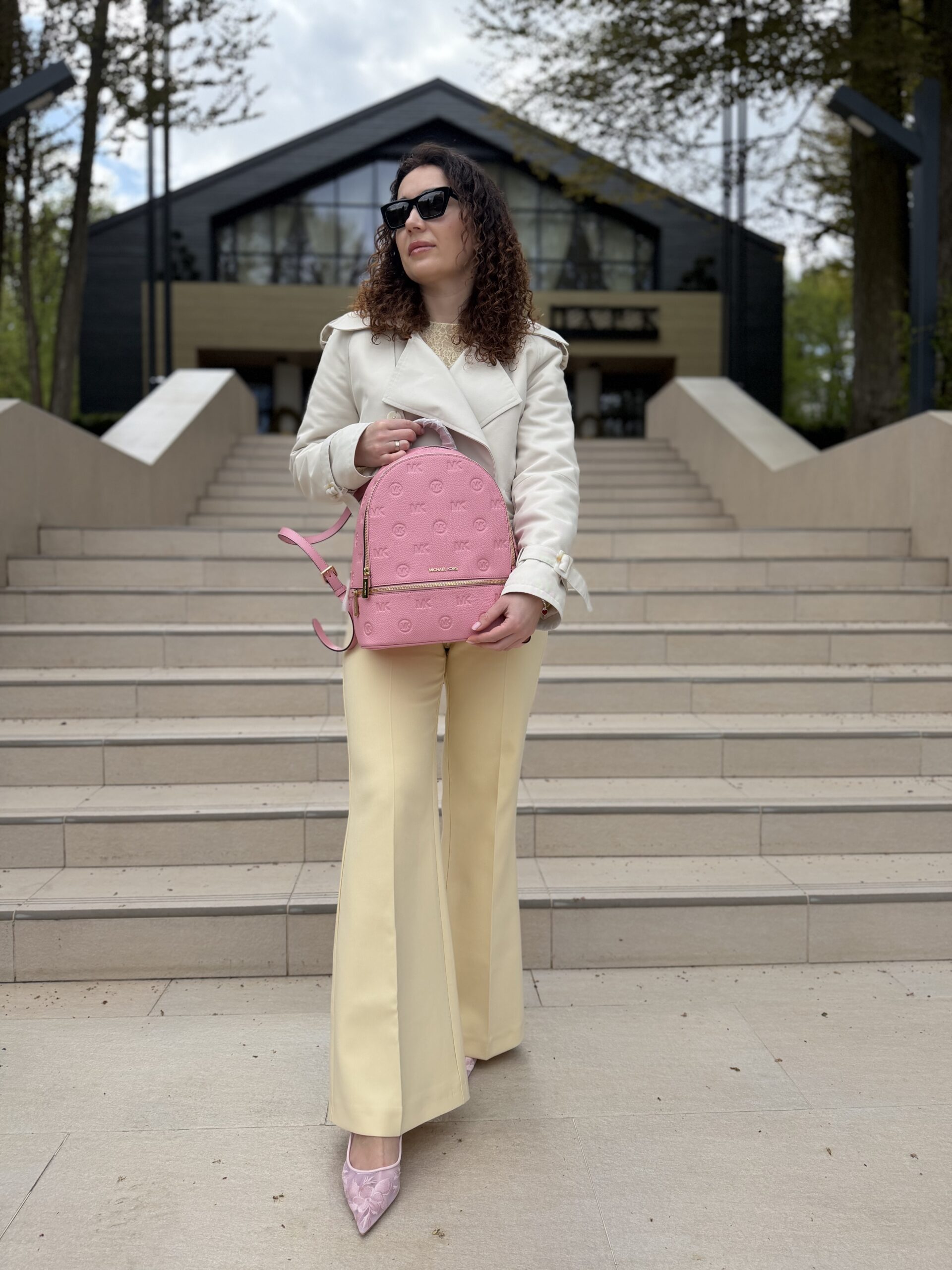Rhea Medium Logo Debossed Backpack у кольорі Carnation — жіночий рюкзак Michael Kors - Зображення 5