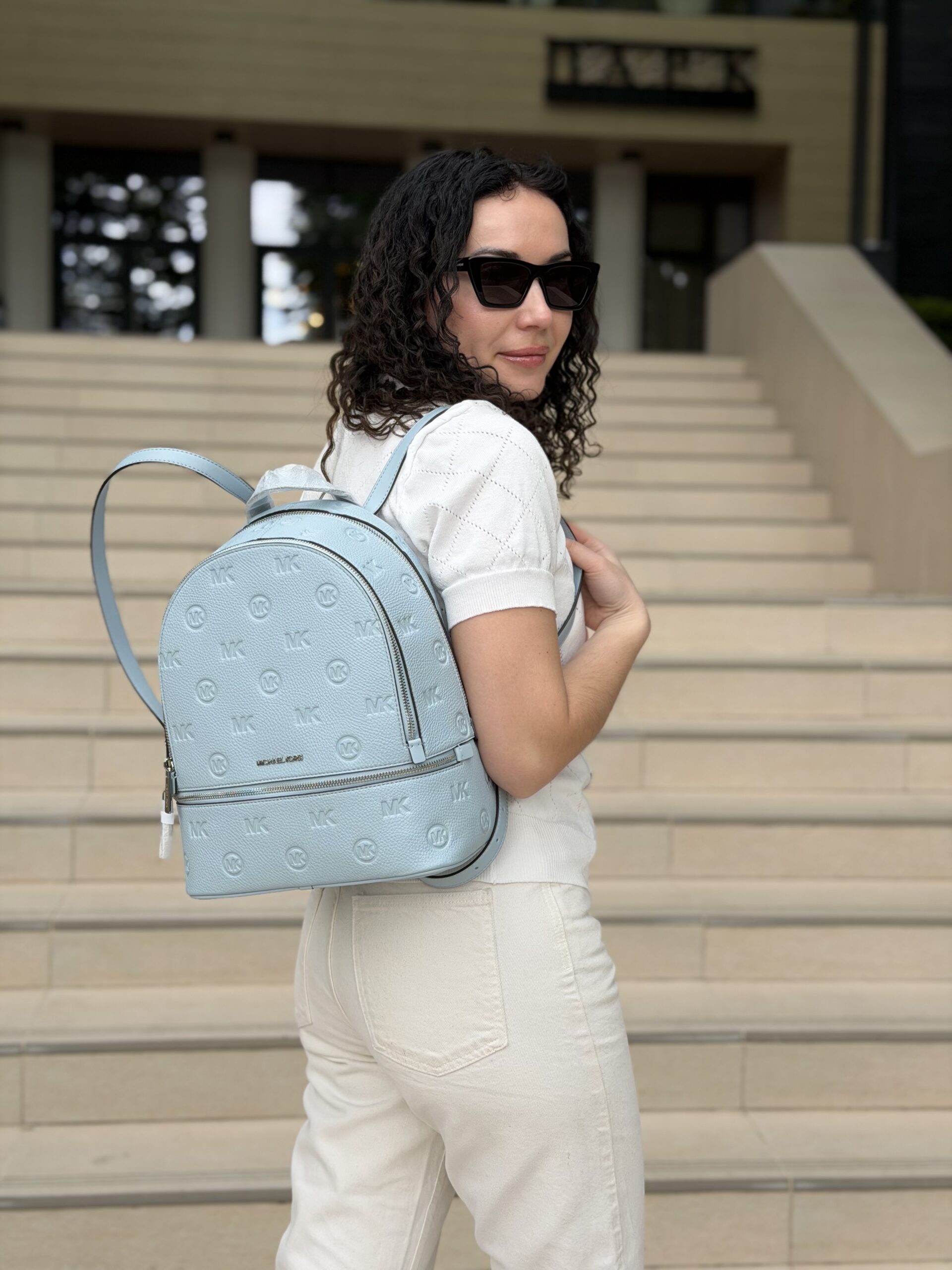 Rhea Medium Logo Debossed Backpack у кольорі Pale Ocean — жіночий рюкзак Michael Kors - Зображення 7