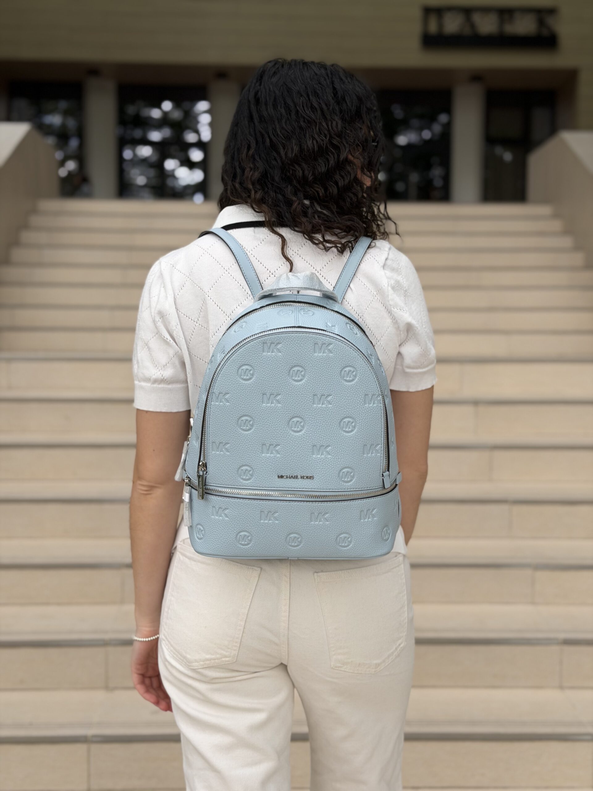 Rhea Medium Logo Debossed Backpack у кольорі Pale Ocean — жіночий рюкзак Michael Kors - Зображення 5