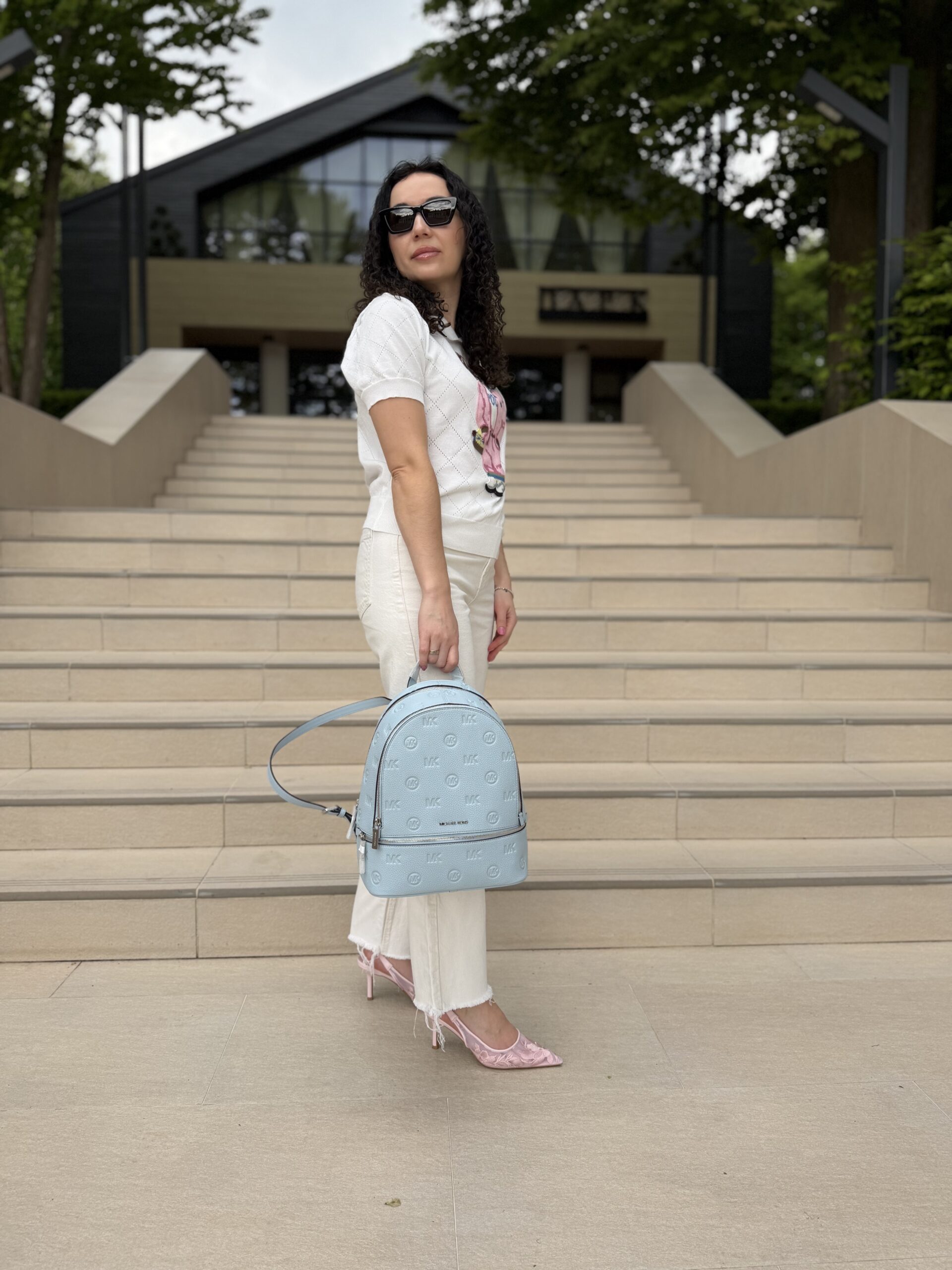 Rhea Medium Logo Debossed Backpack у кольорі Pale Ocean — жіночий рюкзак Michael Kors - Зображення 4