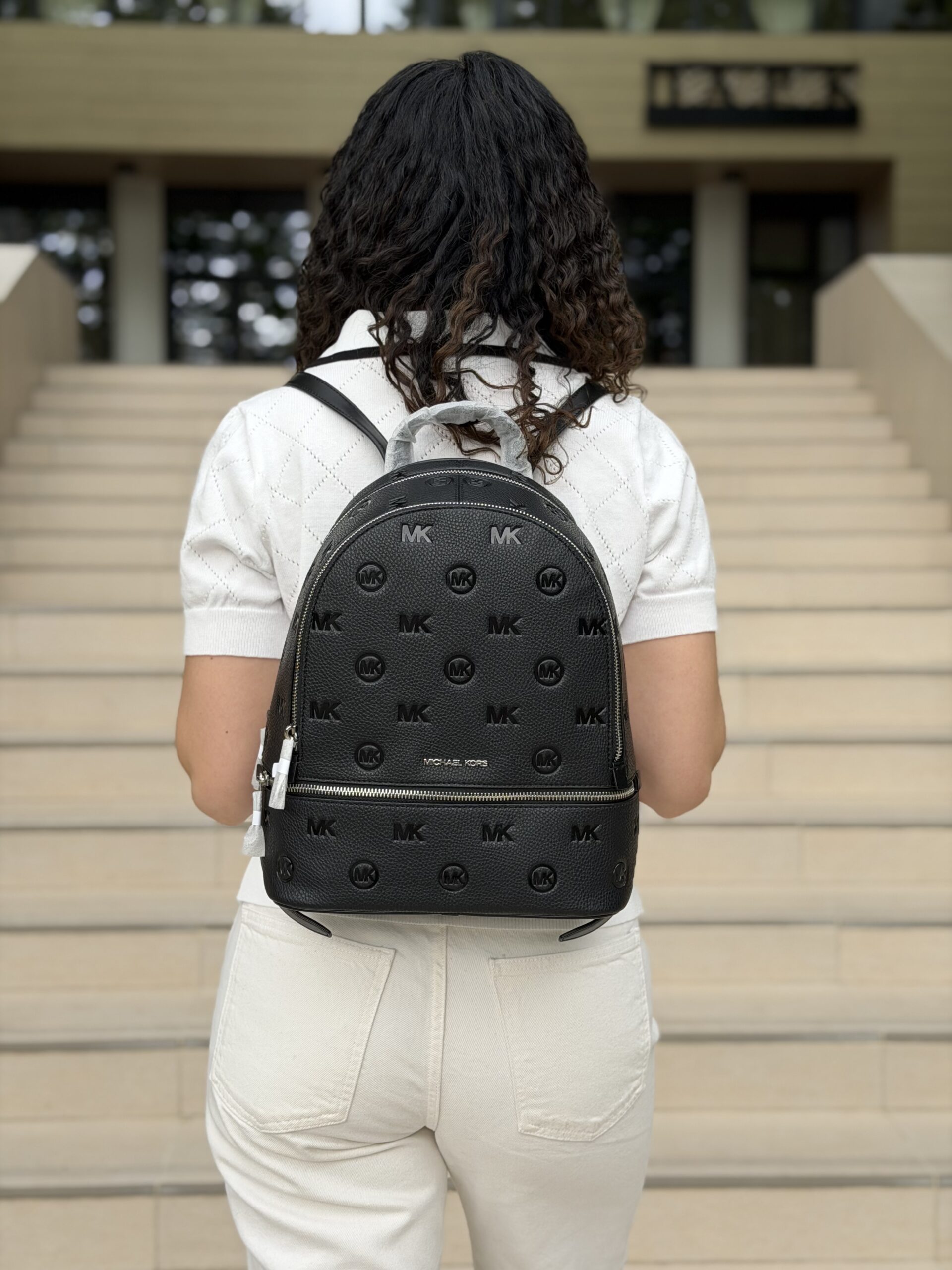 Rhea Medium Logo Debossed Backpack у кольорі Black — жіночий рюкзак Michael Kors - Зображення 5